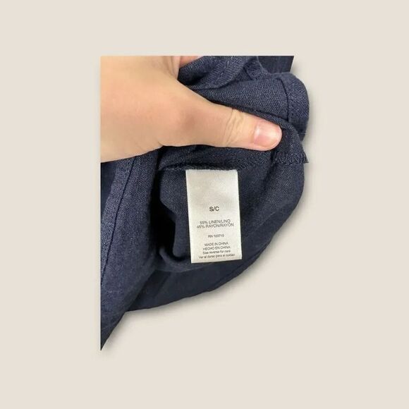 Valerie Steven’s Linen Blend Keyhole Front Top Size Small - Picture 5 of 5